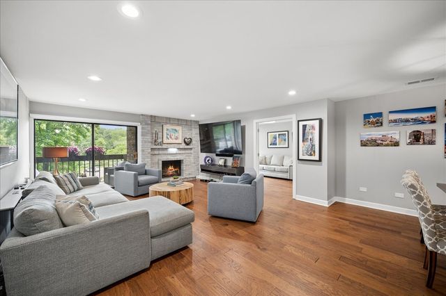 3741 Mission Hills Road 208, Northbrook, IL 60062
