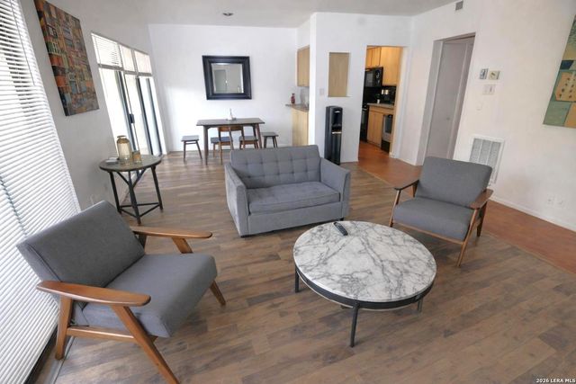 8642 Fredericksburg Rd Apt 313, San Antonio, TX 78240