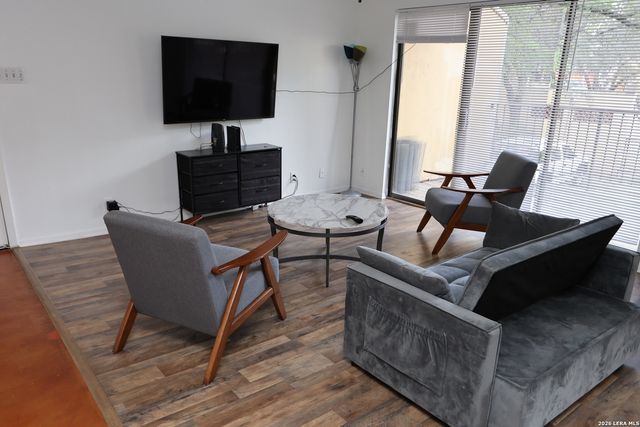 8642 Fredericksburg Rd Apt 313, San Antonio, TX 78240