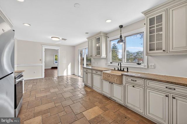 27 REEVES STATION RD, Medford, NJ 08055