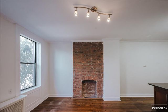 204 Washington Street 2A, Jersey City, NJ 07302