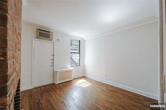 204 Washington Street 2A, Jersey City, NJ 07302