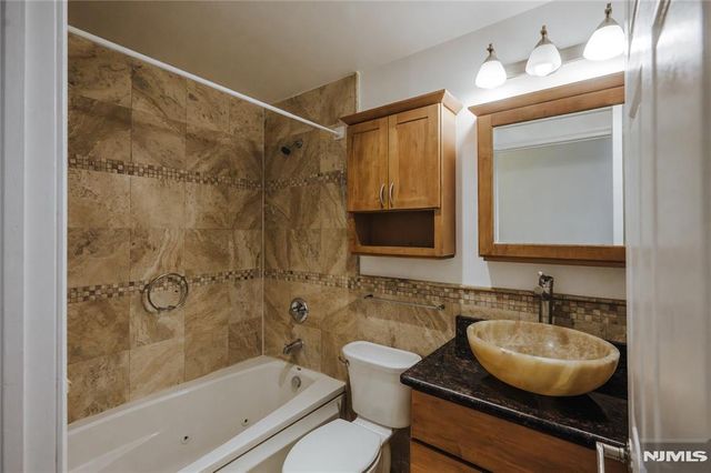 204 Washington Street 2A, Jersey City, NJ 07302