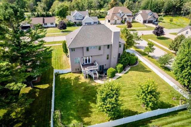 513 S 32nd Street, Escanaba, MI 49829