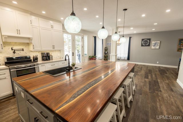 513 S 32nd Street, Escanaba, MI 49829