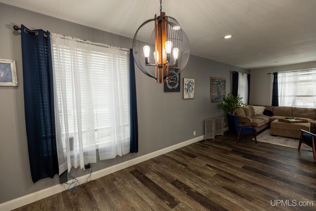 513 S 32nd Street, Escanaba, MI 49829