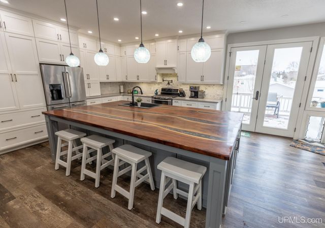 513 S 32nd Street, Escanaba, MI 49829