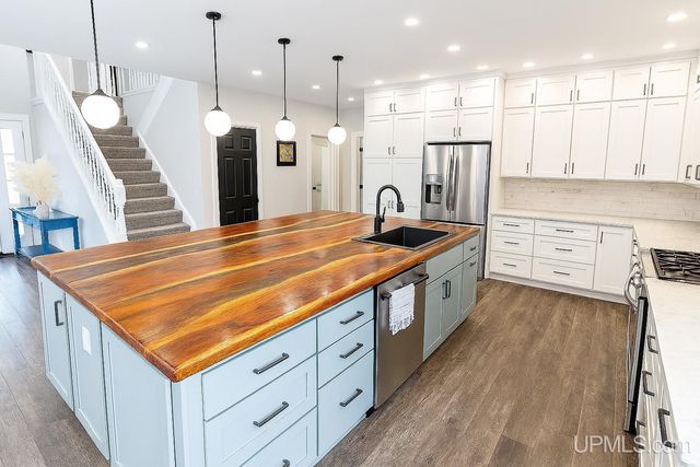 513 S 32nd Street, Escanaba, MI 49829