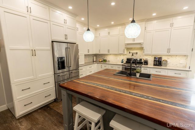 513 S 32nd Street, Escanaba, MI 49829