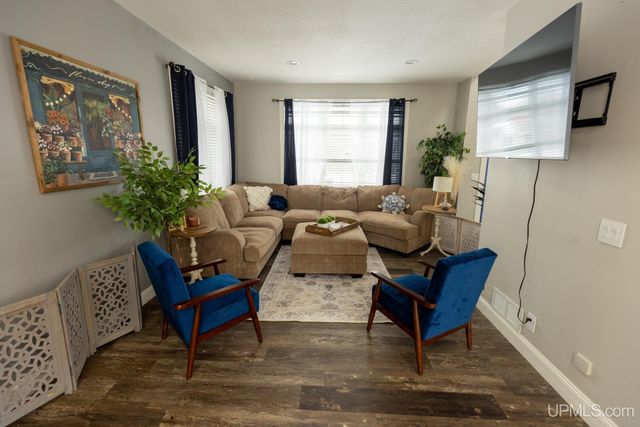 513 S 32nd Street, Escanaba, MI 49829