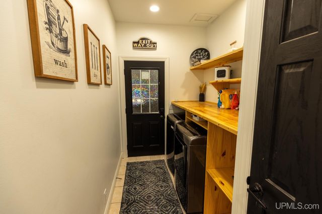 513 S 32nd Street, Escanaba, MI 49829