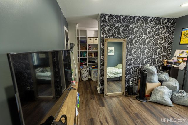 513 S 32nd Street, Escanaba, MI 49829