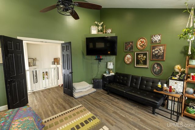 513 S 32nd Street, Escanaba, MI 49829