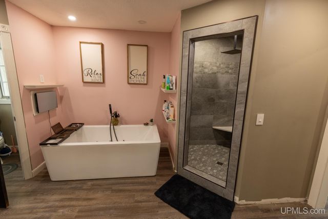 513 S 32nd Street, Escanaba, MI 49829