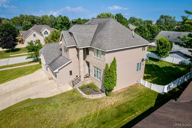 513 S 32nd Street, Escanaba, MI 49829