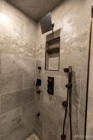 513 S 32nd Street, Escanaba, MI 49829