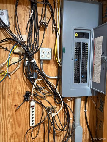 513 S 32nd Street, Escanaba, MI 49829