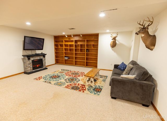 513 S 32nd Street, Escanaba, MI 49829