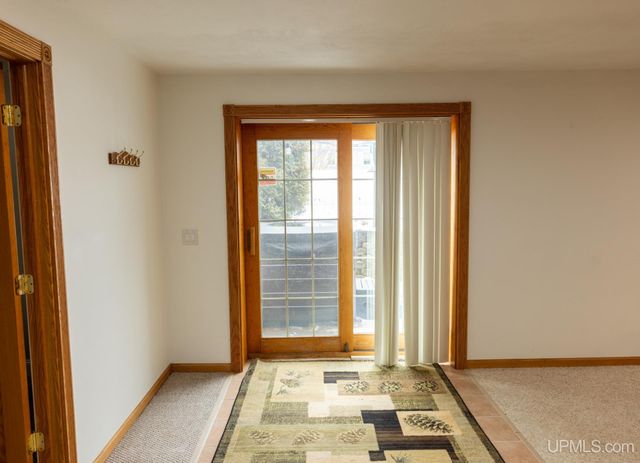 513 S 32nd Street, Escanaba, MI 49829