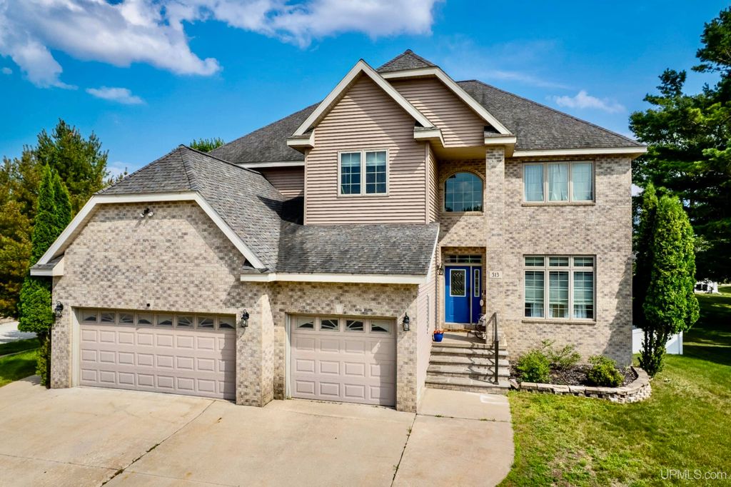 513 S 32nd Street, Escanaba, MI 49829