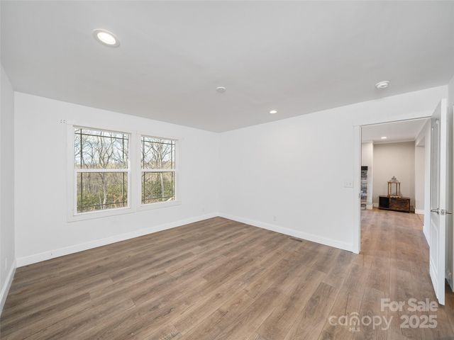 92 Jarrett Drive, Bakersville, NC 28705