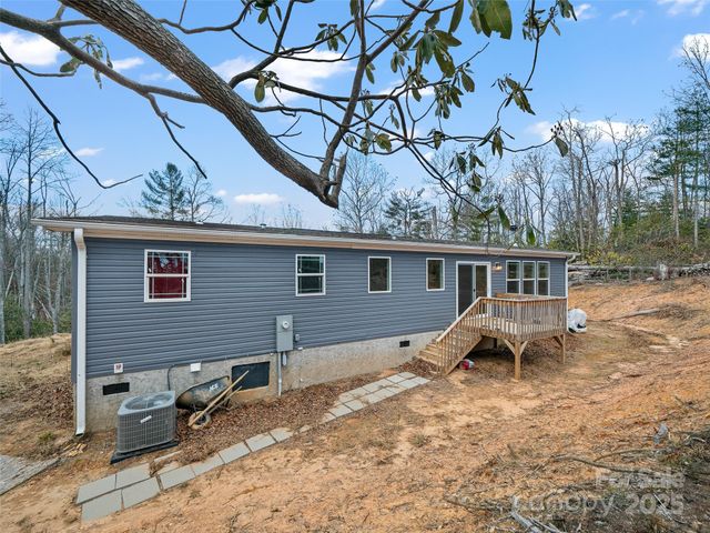 92 Jarrett Drive, Bakersville, NC 28705