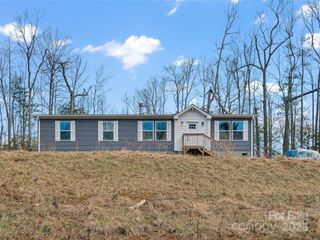 92 Jarrett Drive, Bakersville, NC 28705