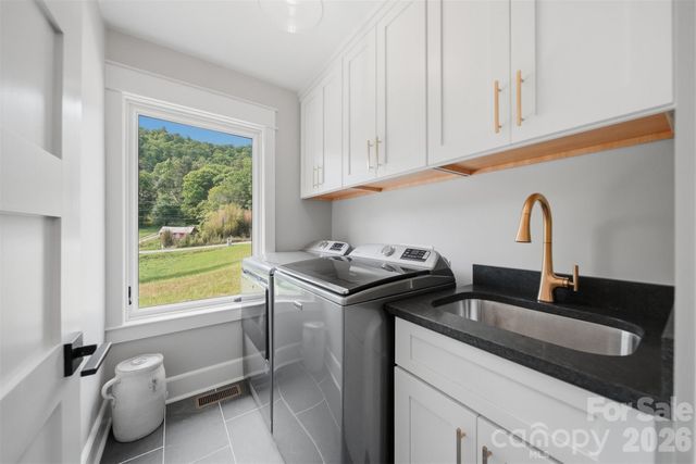 8788 Donald Barrier Street, Newland, NC 28657