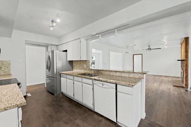 8026 E Morningside St, Wichita, KS 67207