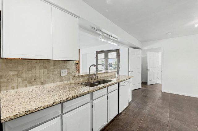 8026 E Morningside St, Wichita, KS 67207