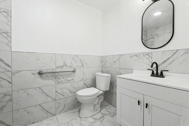 8026 E Morningside St, Wichita, KS 67207