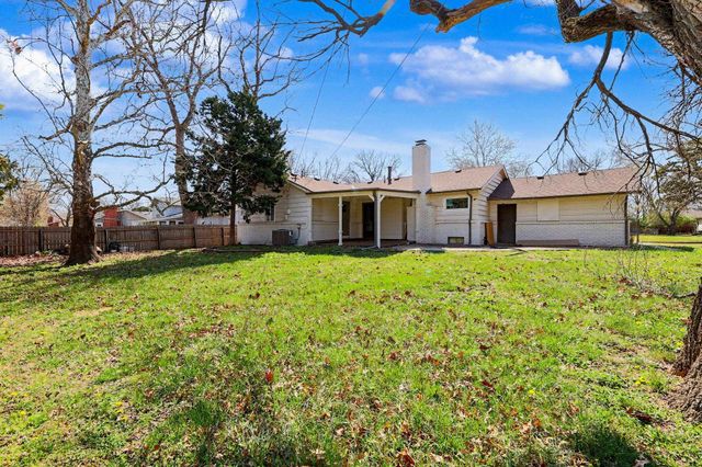 8026 E Morningside St, Wichita, KS 67207