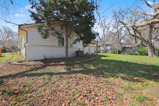 8026 E Morningside St, Wichita, KS 67207