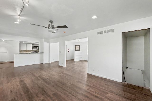 8026 E Morningside St, Wichita, KS 67207