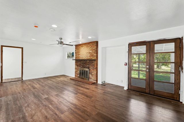 8026 E Morningside St, Wichita, KS 67207