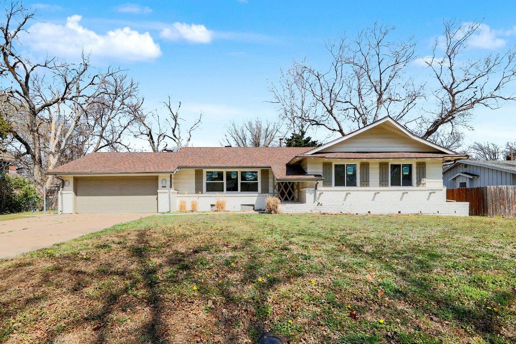 8026 E Morningside St, Wichita, KS 67207