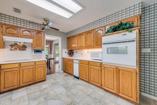 104 Kiowa Drive N, Gainesville, TX 76240