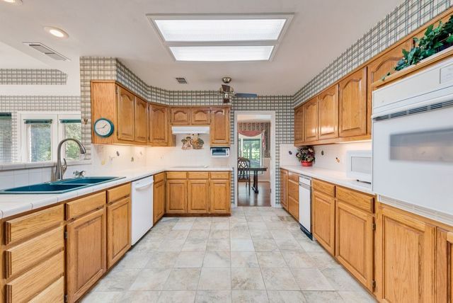 104 Kiowa Drive N, Gainesville, TX 76240