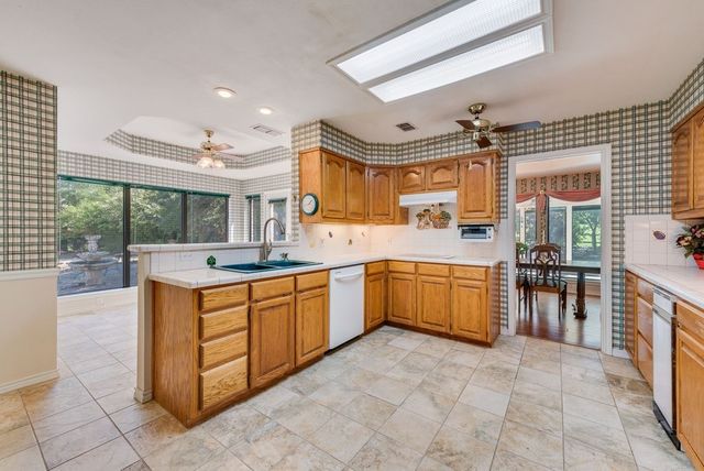 104 Kiowa Drive N, Gainesville, TX 76240