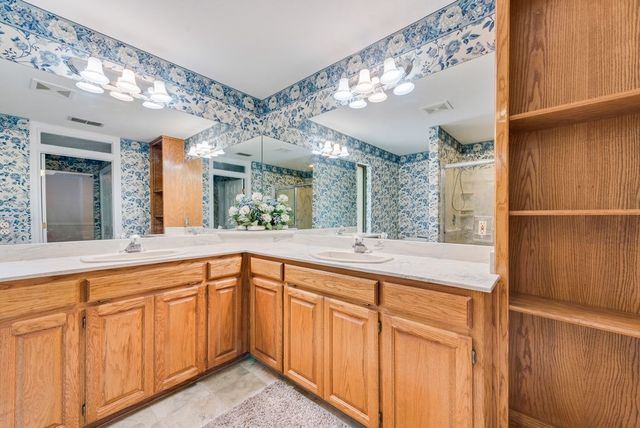 104 Kiowa Drive N, Gainesville, TX 76240