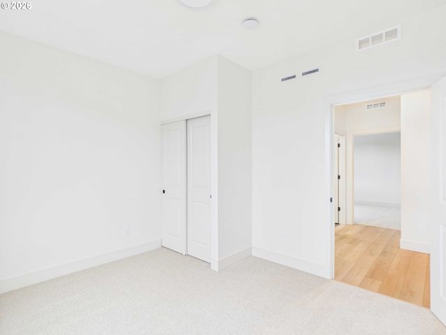 521 W 20TH Way, La Center, WA 98629