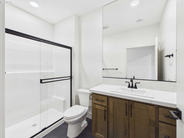 521 W 20TH Way, La Center, WA 98629