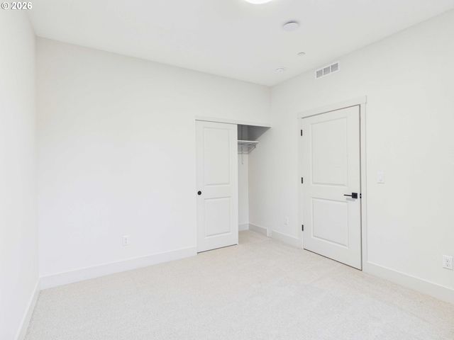 521 W 20TH Way, La Center, WA 98629