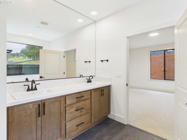 521 W 20TH Way, La Center, WA 98629