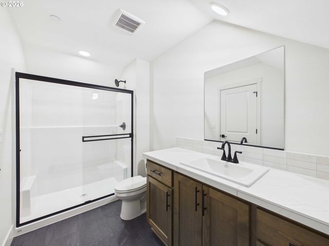 521 W 20TH Way, La Center, WA 98629