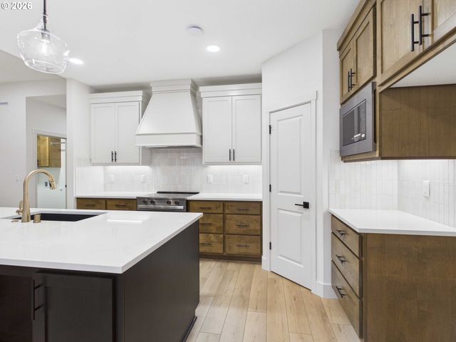 521 W 20TH Way, La Center, WA 98629