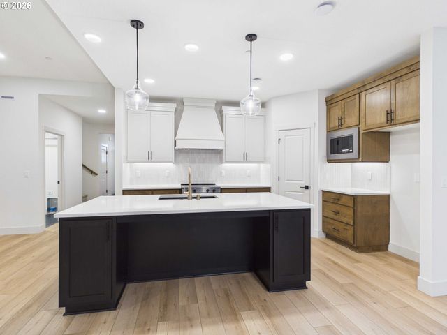 521 W 20TH Way, La Center, WA 98629