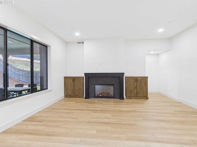 521 W 20TH Way, La Center, WA 98629