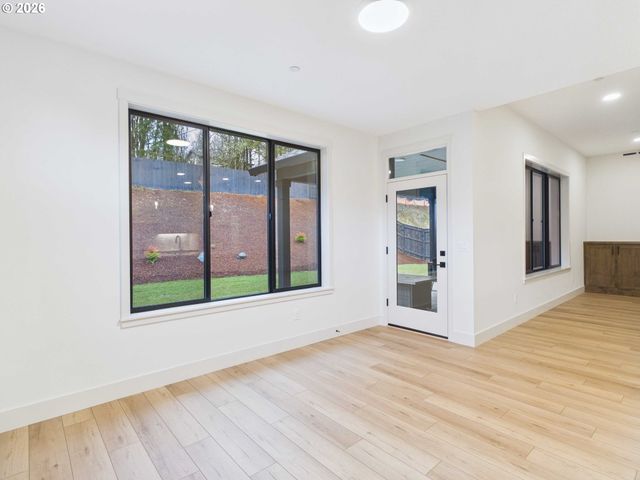 521 W 20TH Way, La Center, WA 98629