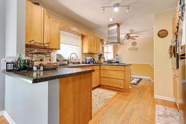 23W073 Dickens Avenue, Glen Ellyn, IL 60137